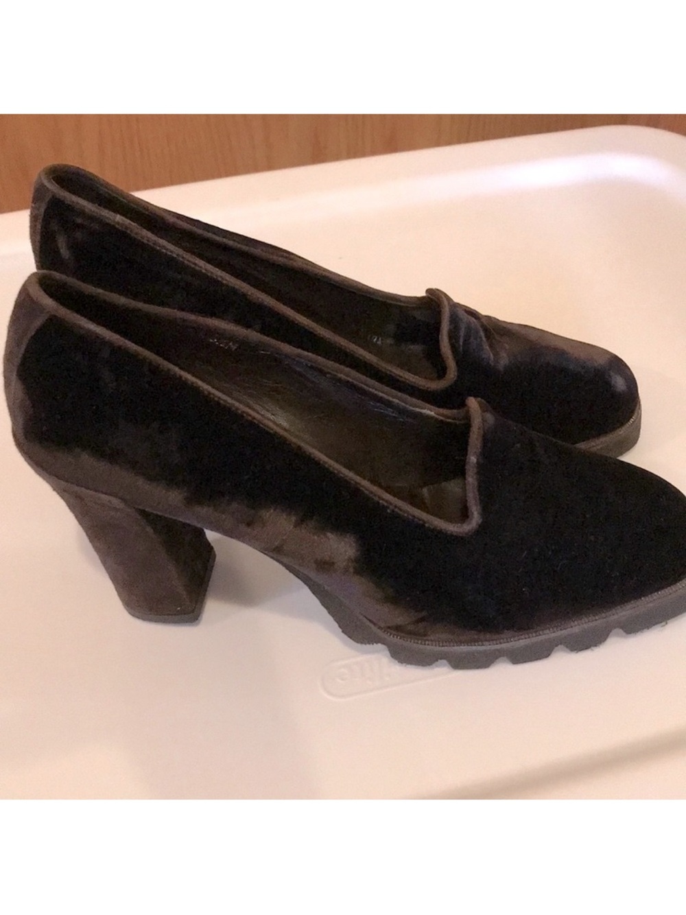 Donald J. Pliner Italy 8-1/2 brown crushed velvet pumps suede wrapped heels EUC